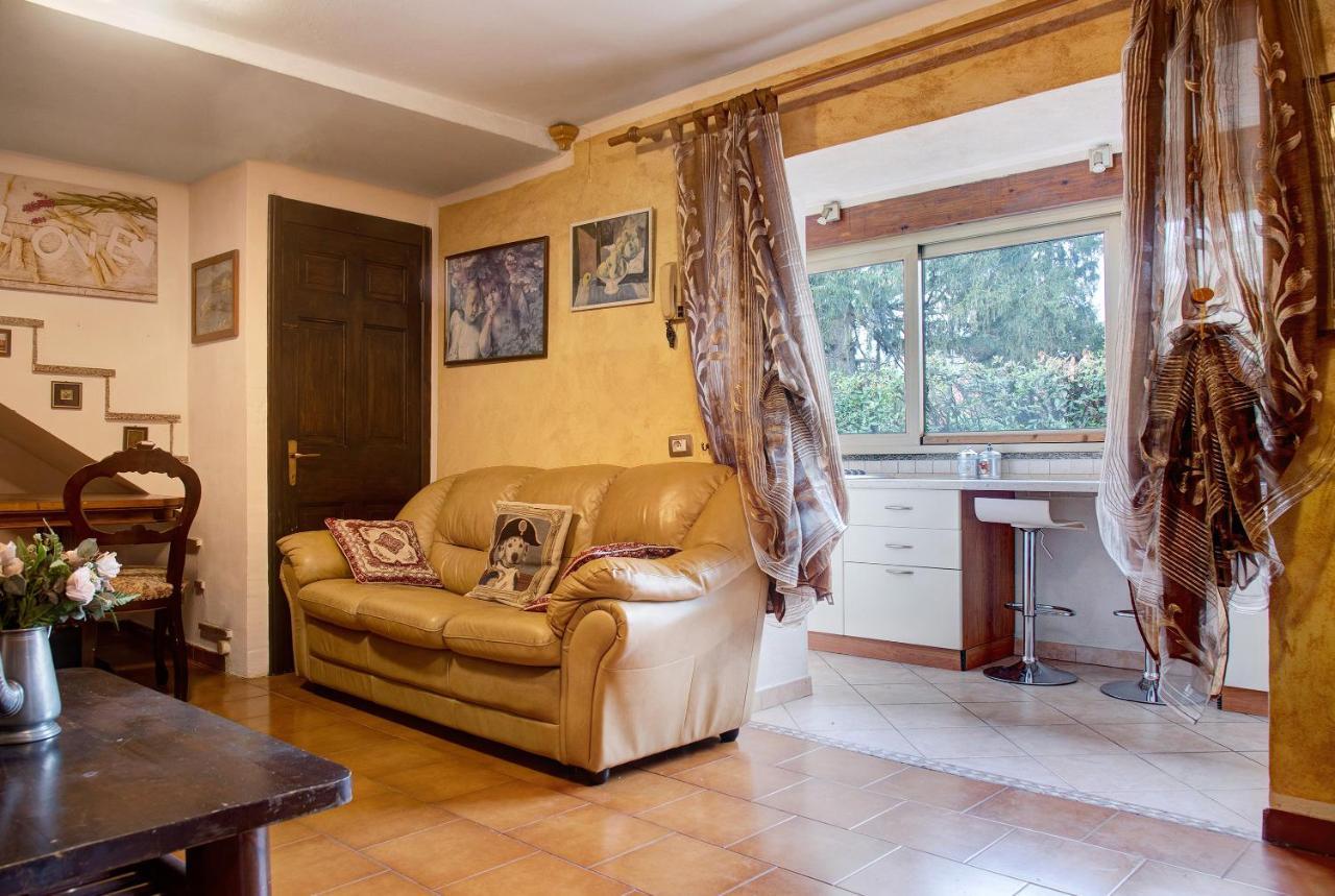 Casa Flora Apartment Porto Ceresio Exterior foto